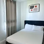 Equipped In And Free Parking Apartman